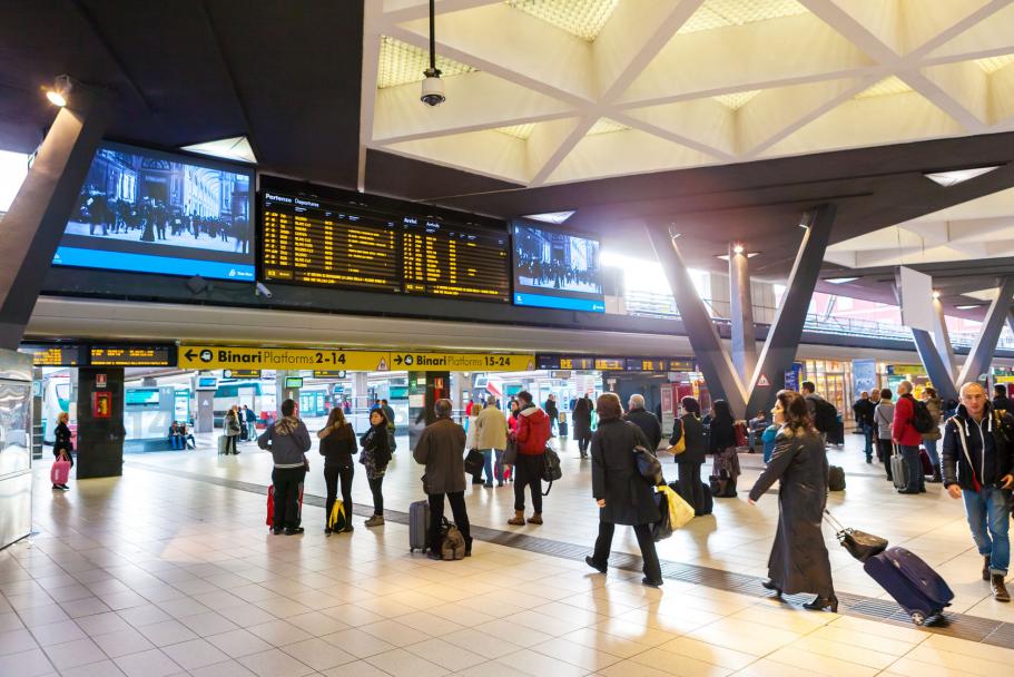 Dalla stazione ferroviaria di Napoli Centrale